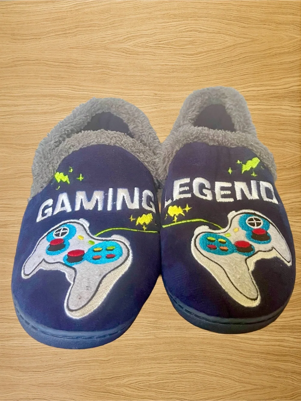 EUC Wonder Nation Boys Gaming Legend Lounge Slippers Size 2-3